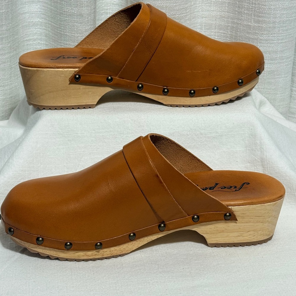 Free People Leather Wooden Clogs 40/9.5 US Tan Studded Made in Italy Mules - Picture 6 of 9